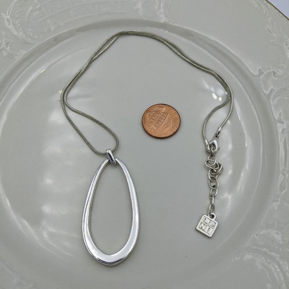 Leon Silver Tone Oval Circle Pendant Necklace - Picture 7 of 8